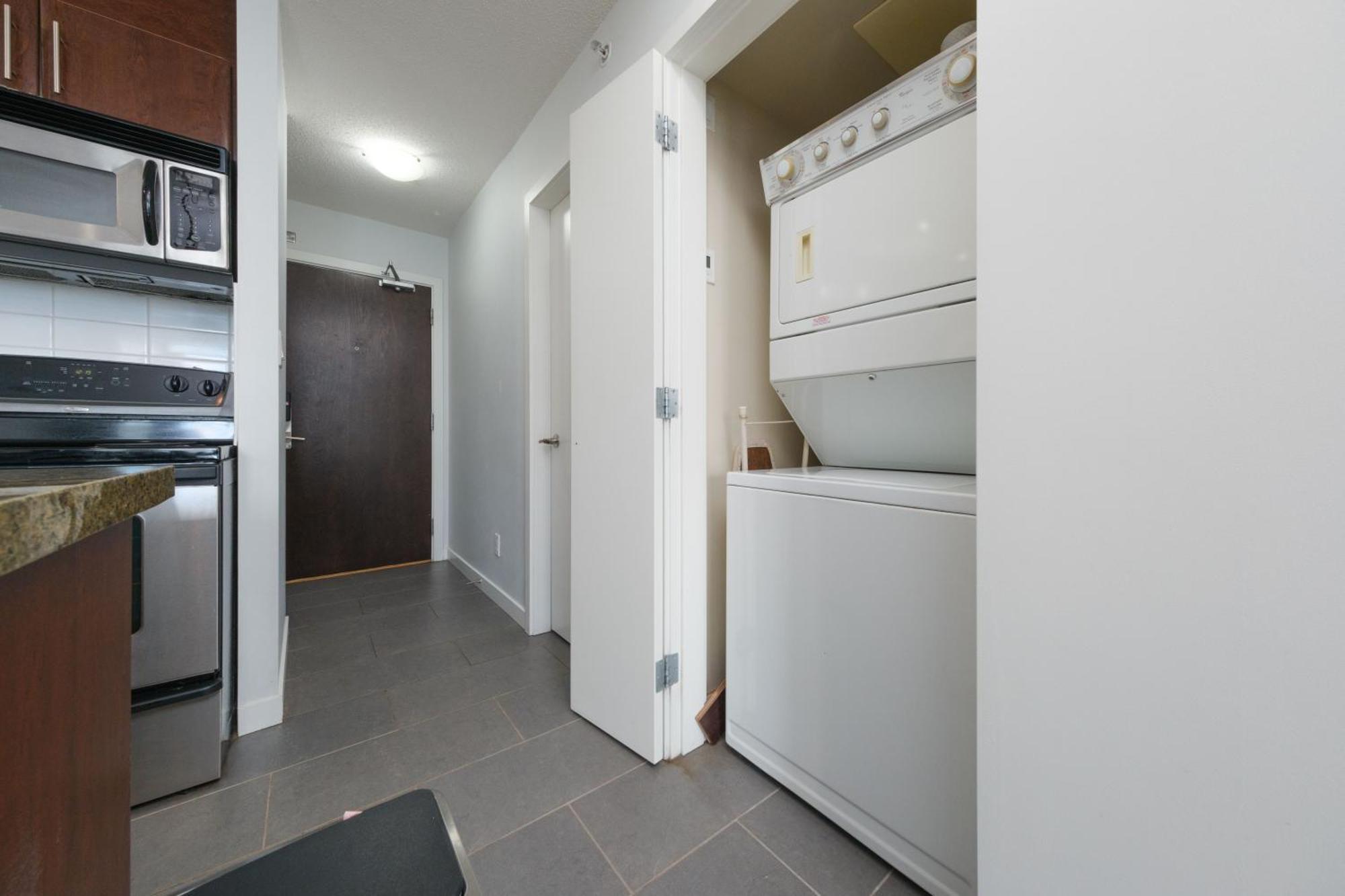 Central 1-Bedroom Apartment With Pool, Jacuzzi & Sauna แวนคูเวอร์ ภายนอก รูปภาพ