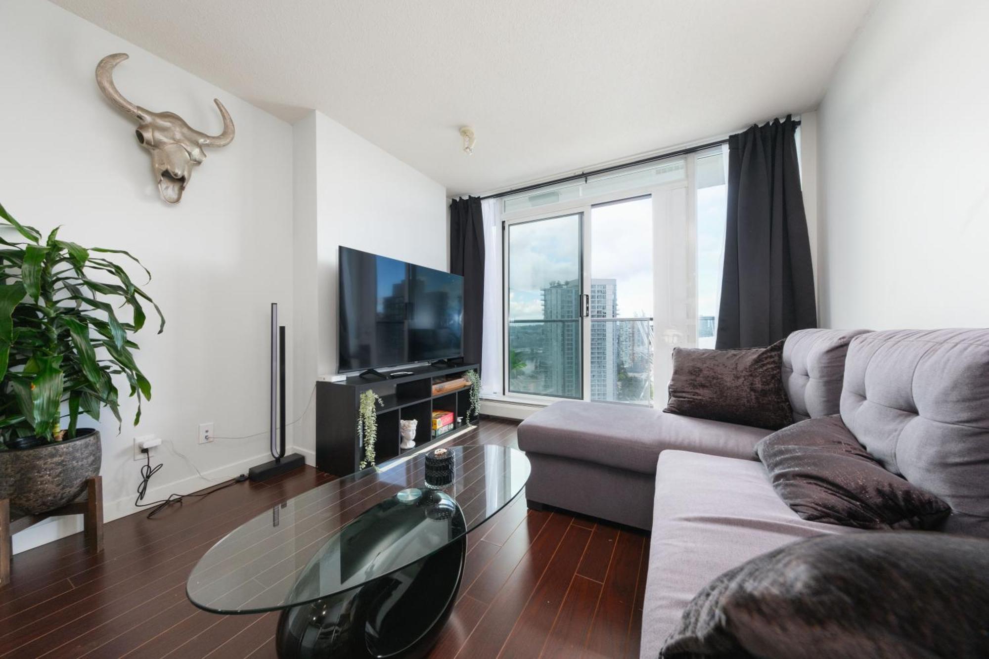 Central 1-Bedroom Apartment With Pool, Jacuzzi & Sauna แวนคูเวอร์ ภายนอก รูปภาพ